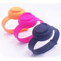 Wholesale 2020 Amazon Hot Sales Hand Sanitizer Gel Dispenser Silicone Bracelet